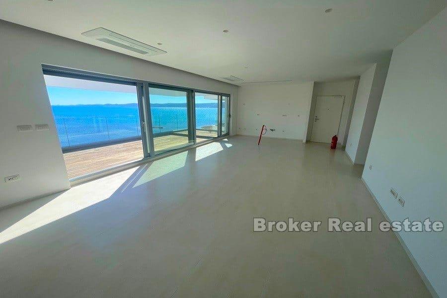 Penthouse first row to the sea