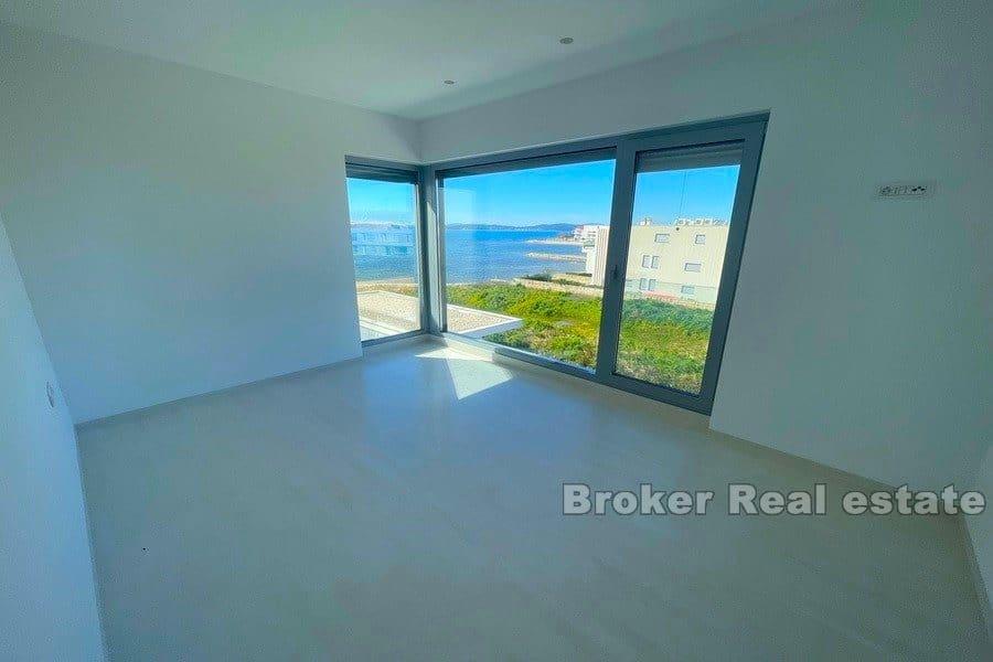 Penthouse first row to the sea