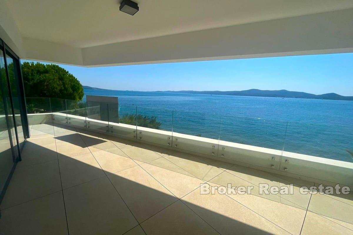 Three-story apartment first row to the sea