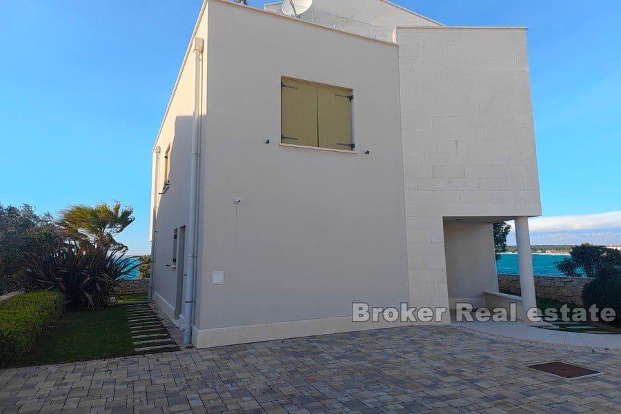 Villa första raden till havet