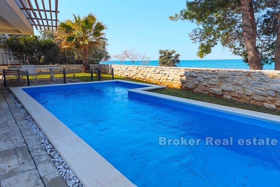 Villa första raden till havet