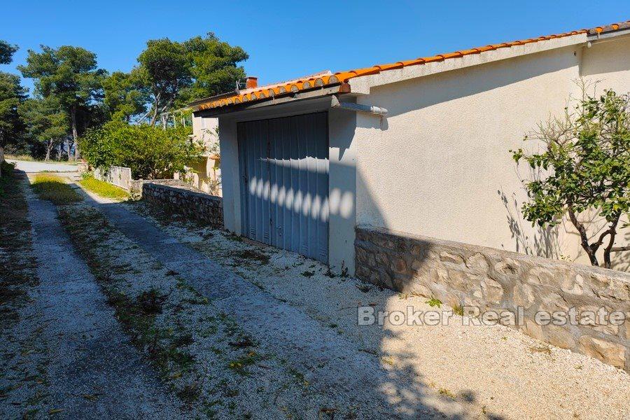 Дом на первой линии моря