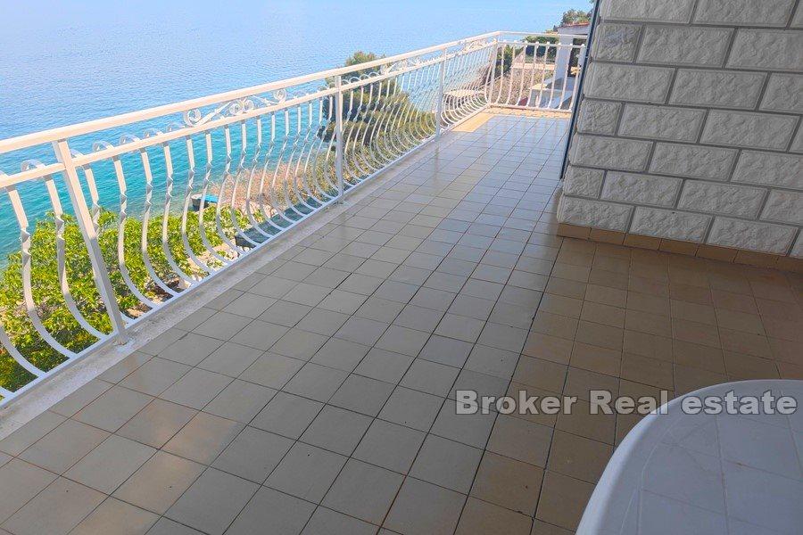 Maison première rangée de la mer