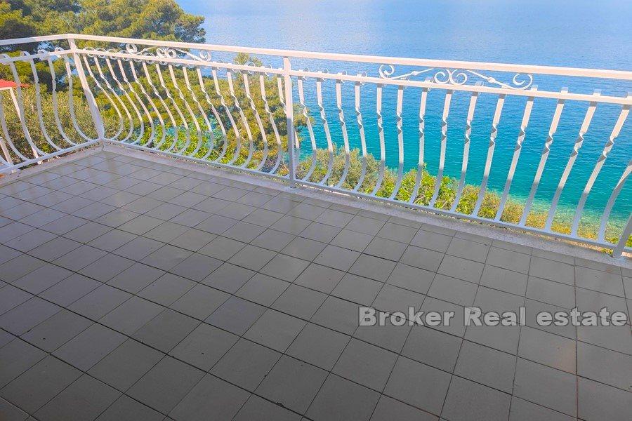 Дом на первой линии моря