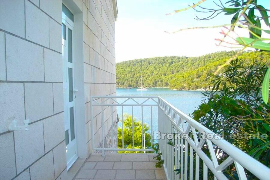 House first row to the sea