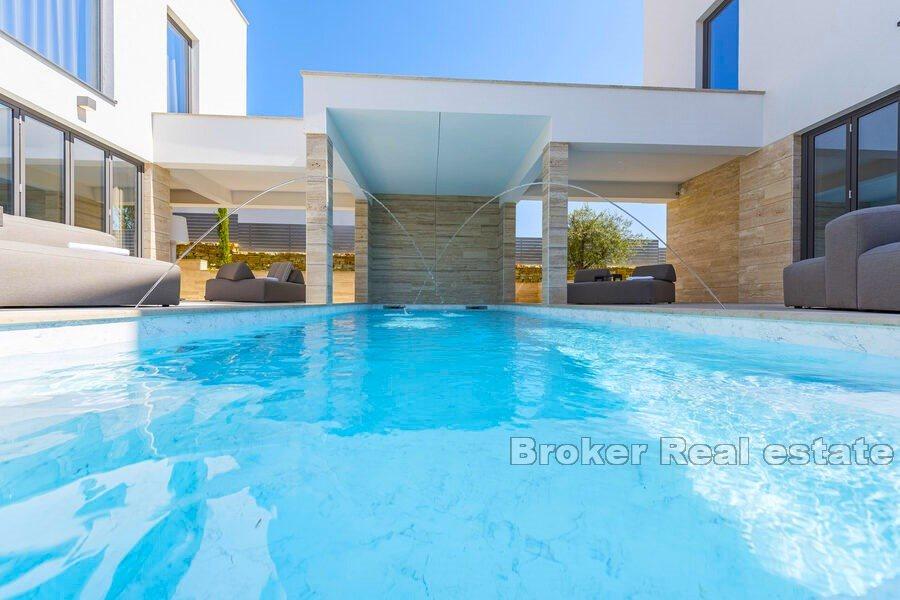 Two luxury villas, first row to the sea