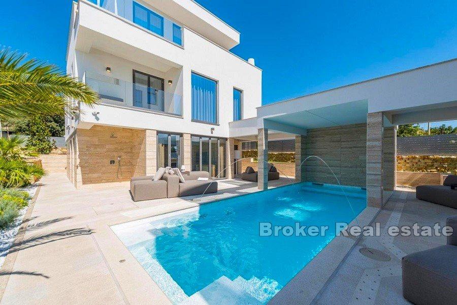 Two luxury villas, first row to the sea