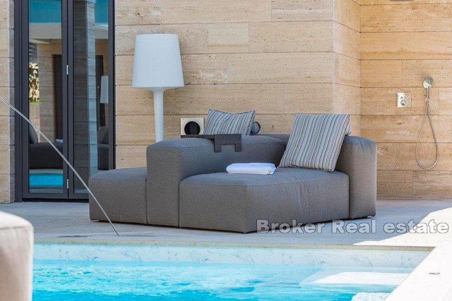 Två lyxvillor, första raden mot havet