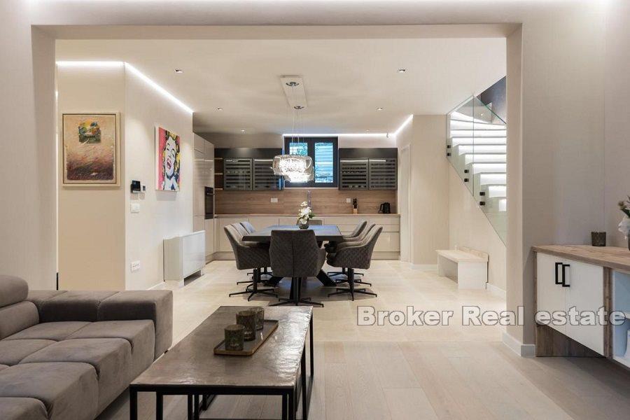 Två lyxvillor, första raden mot havet