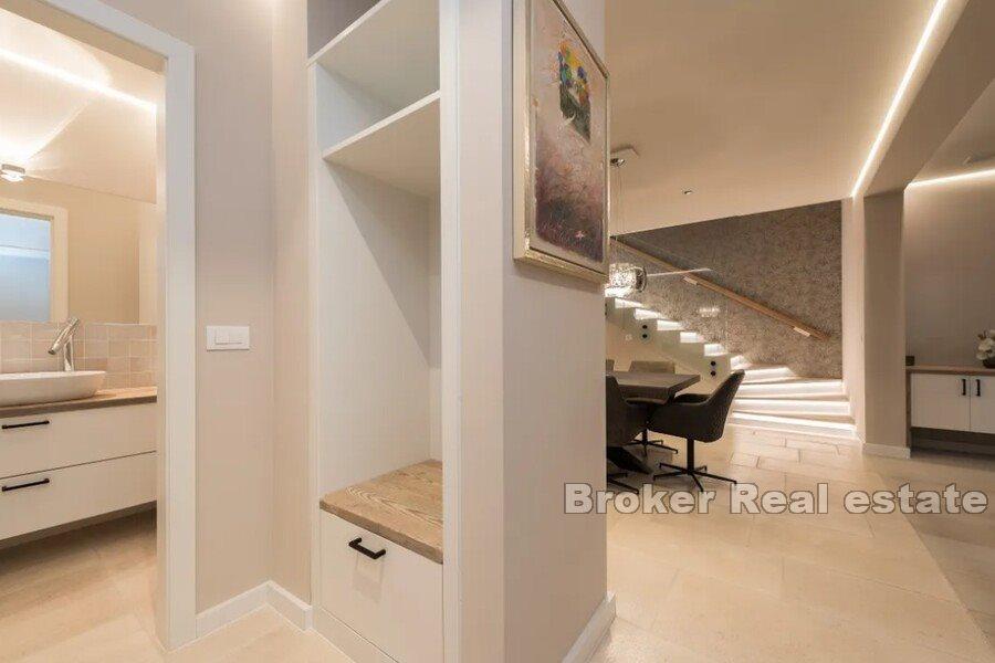 Två lyxvillor, första raden mot havet