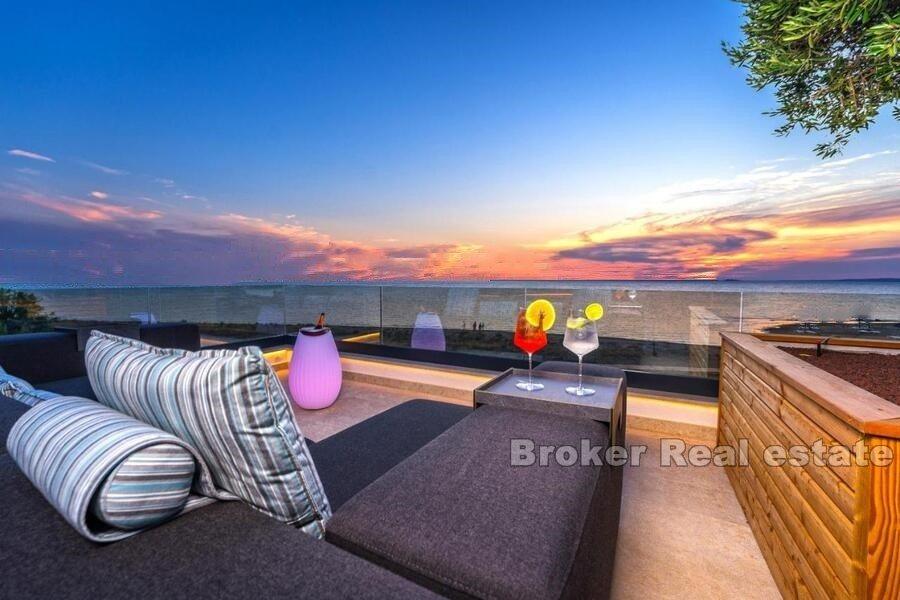 Villa de luxe au premier rang de la mer