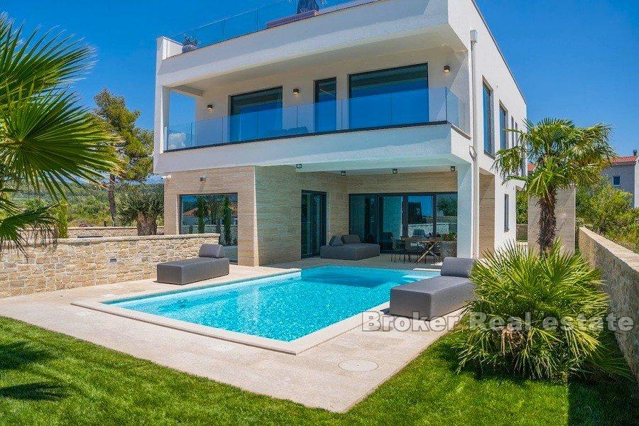 Luxury villa with sea view