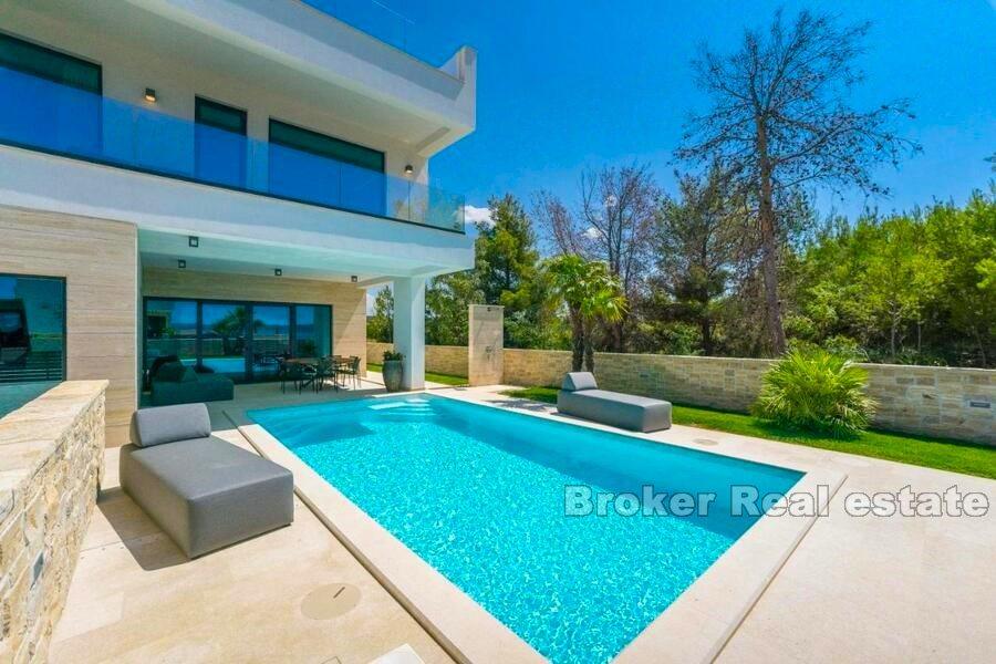 Luxury villa with sea view