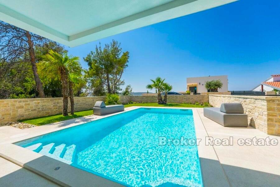 Luxury villa with sea view