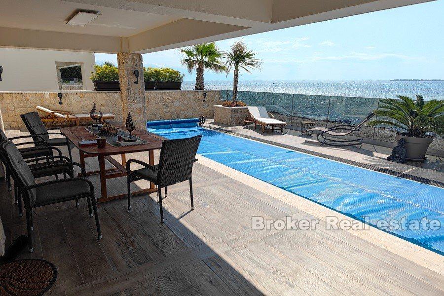 Nouvelle villa, première rangée de la mer