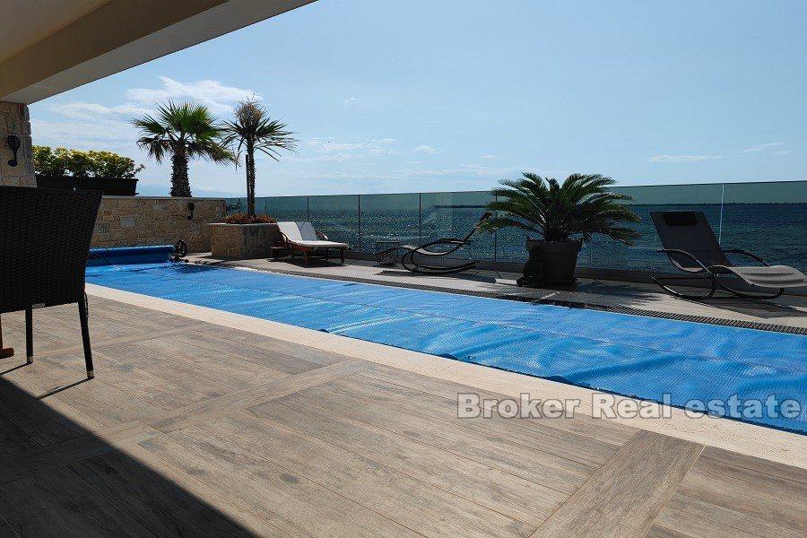 Nouvelle villa, première rangée de la mer