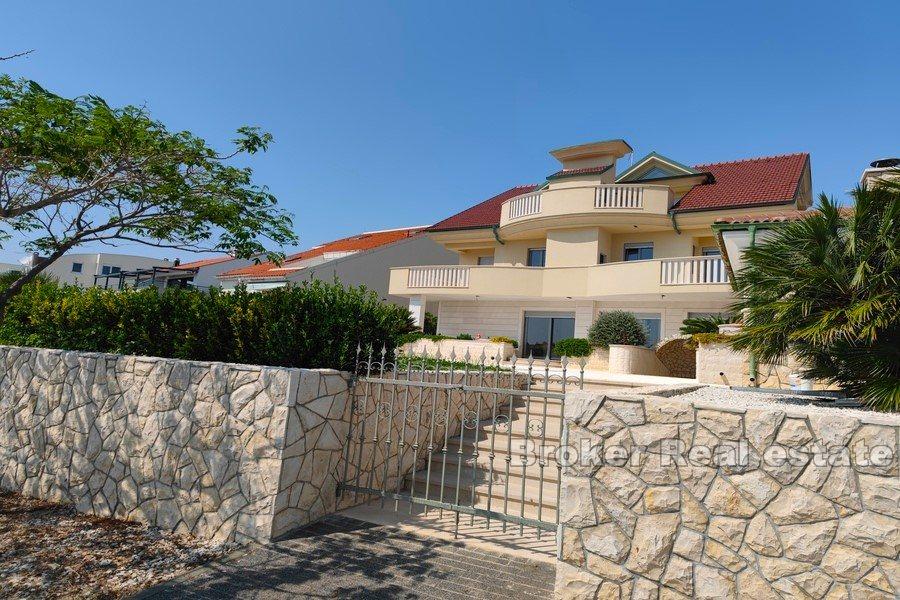 Penthouse w pierwszym rzędzie do morza