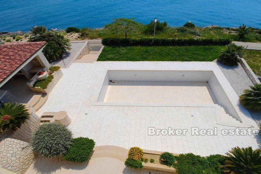 Penthouse first row to the sea