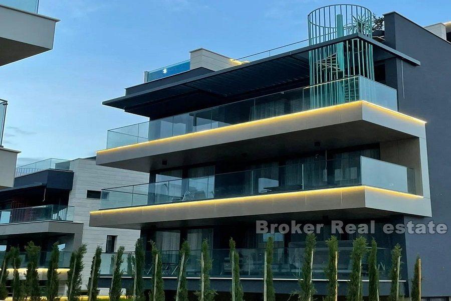 Luxuriöse Apartmentvilla mit Meerblick