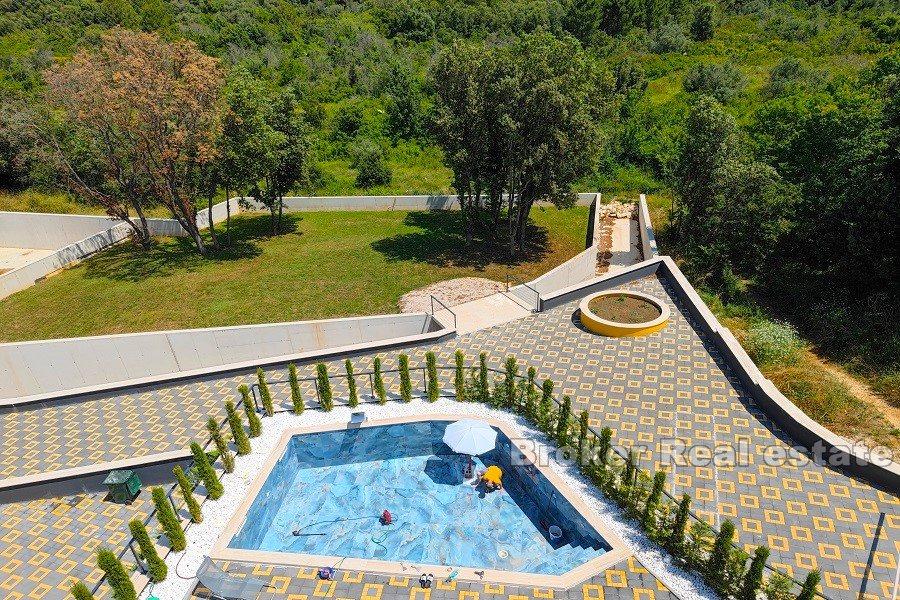 Luxuriöse Apartmentvilla mit Meerblick