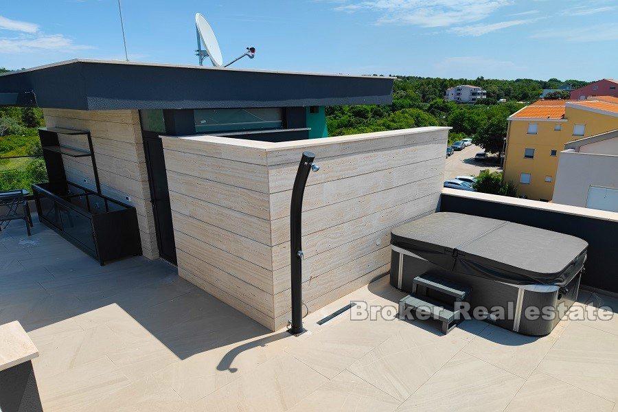Penthouse with sea view