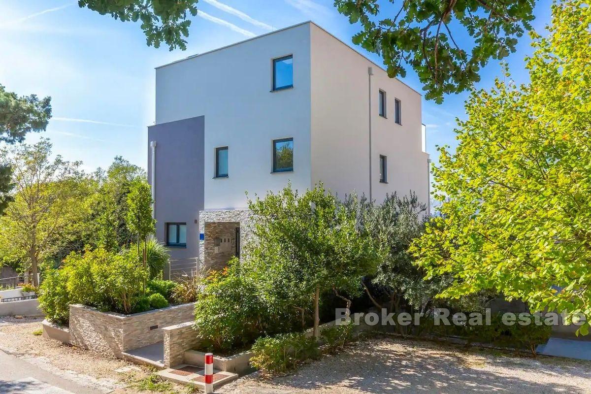 Ny villa med havsutsikt