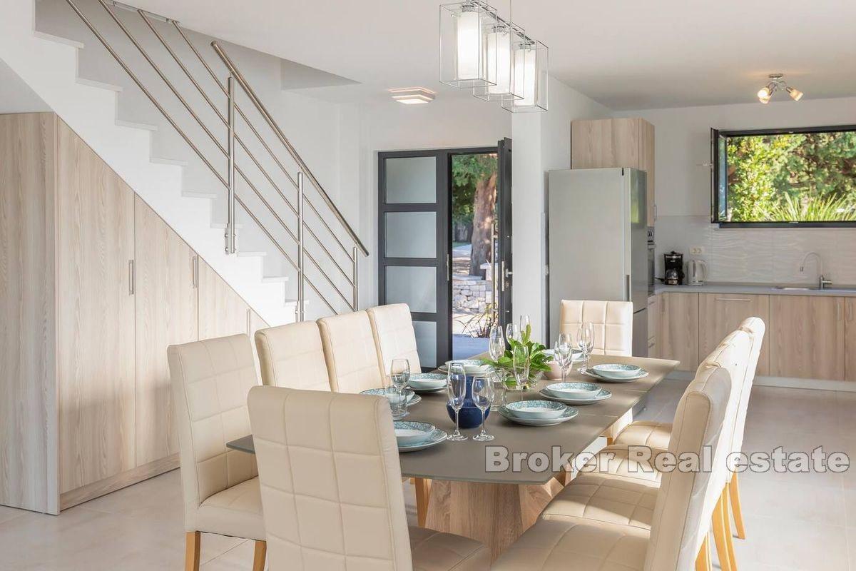 Ny villa med havsutsikt