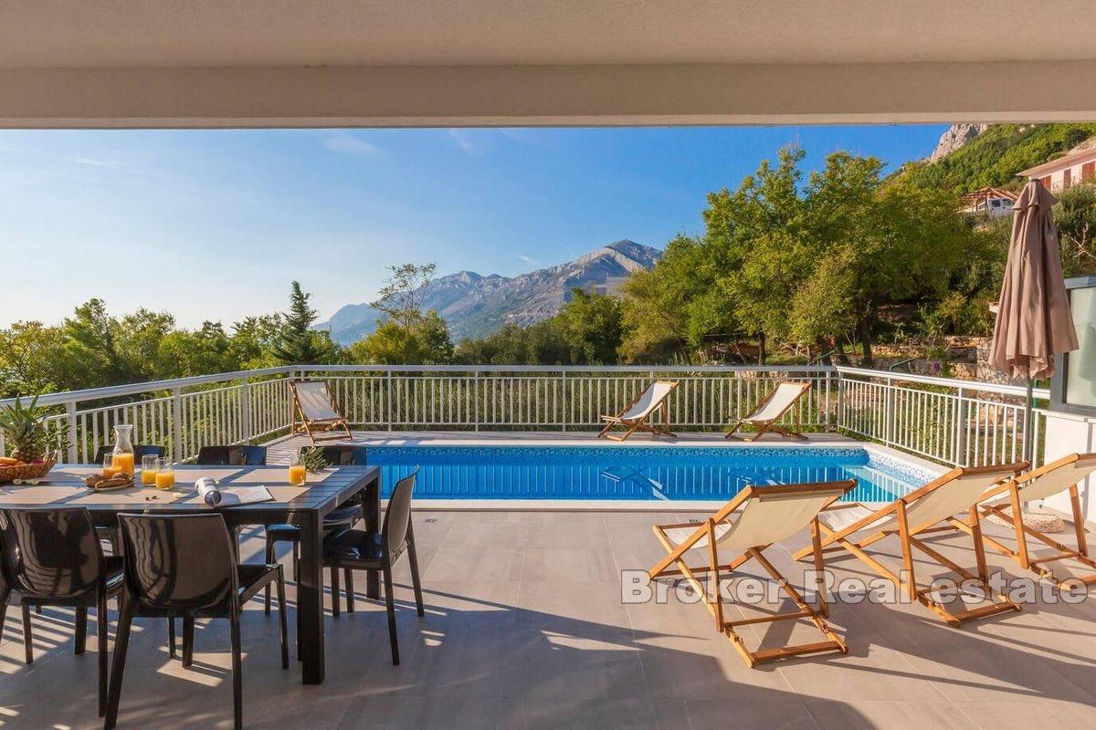 Ny villa med havsutsikt