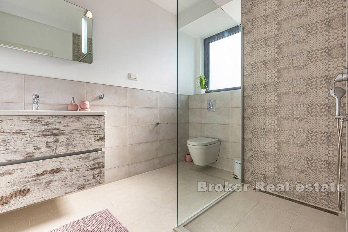 Ny villa med havsutsikt