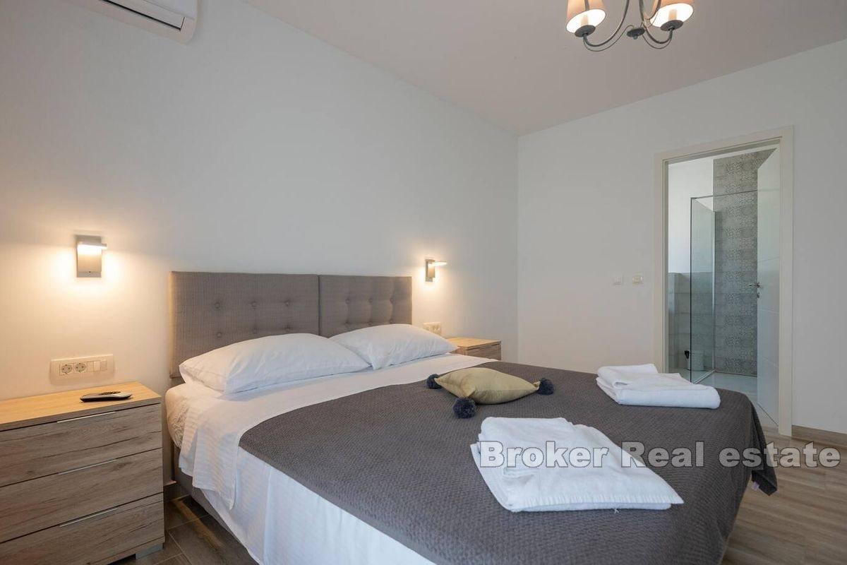 Ny villa med havsutsikt