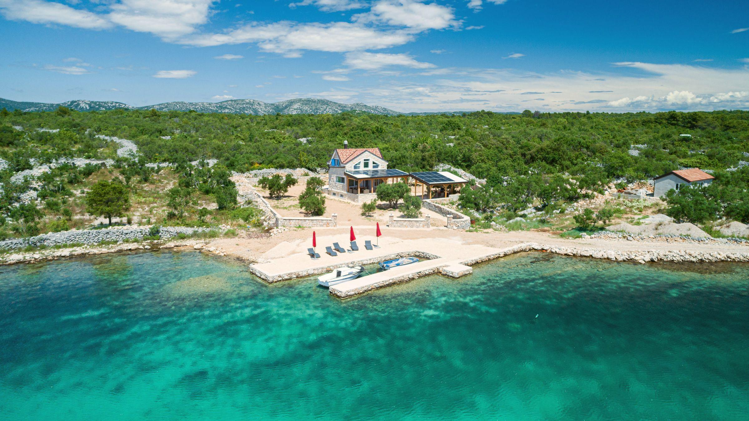 Kamena kuća prvi red do mora