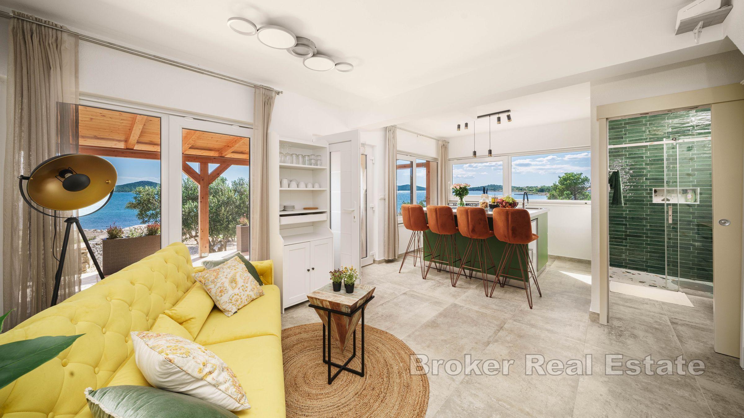 Kamienny dom, pierwszy rząd do morza