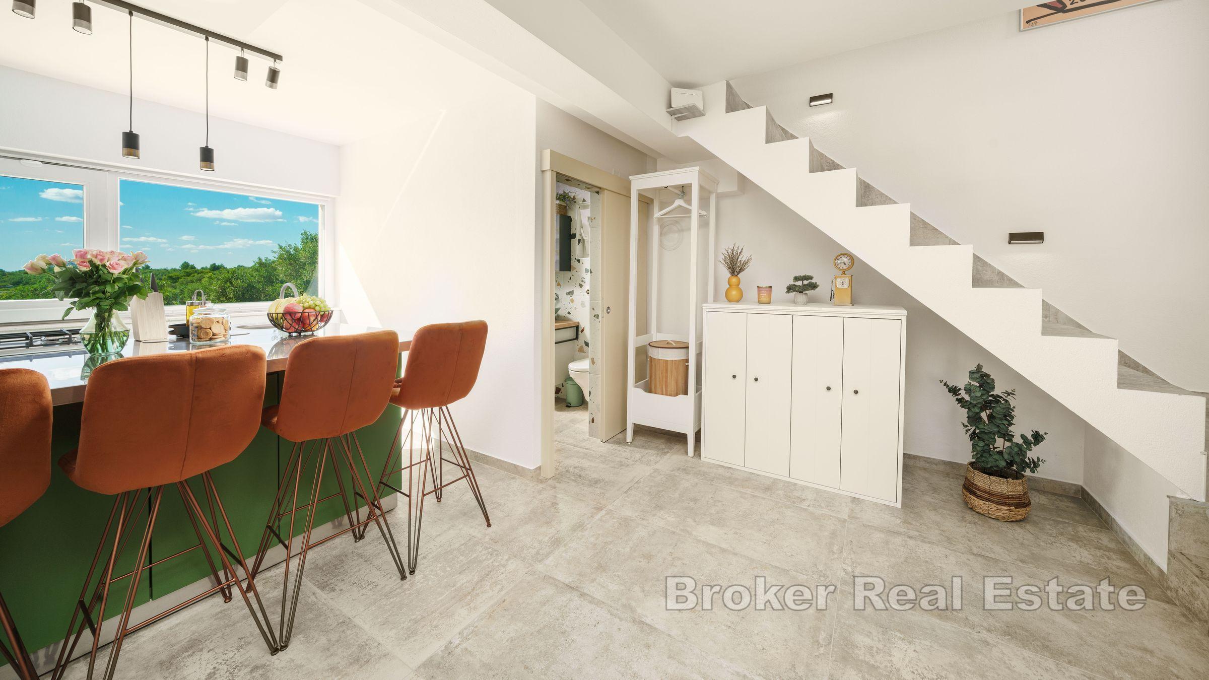 Kamienny dom, pierwszy rząd do morza