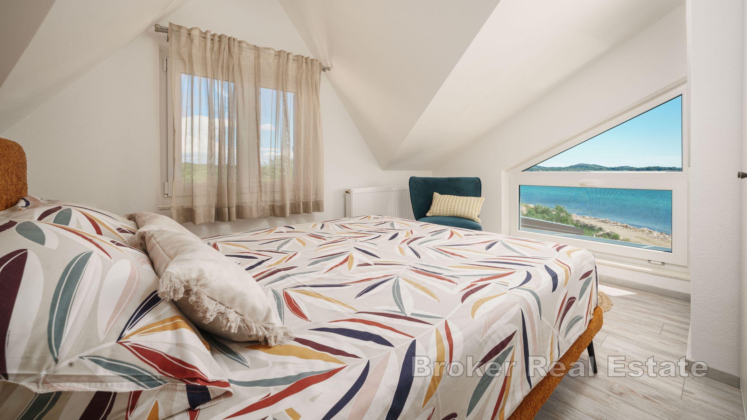 Kamienny dom, pierwszy rząd do morza