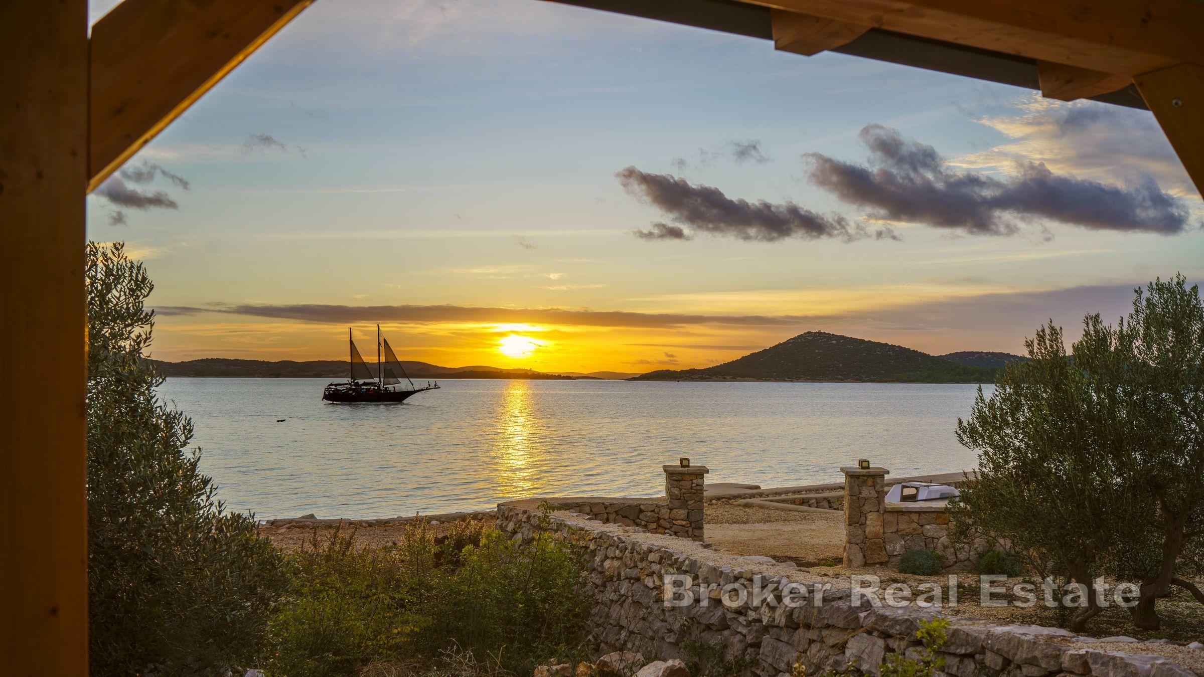 Kamienny dom, pierwszy rząd do morza