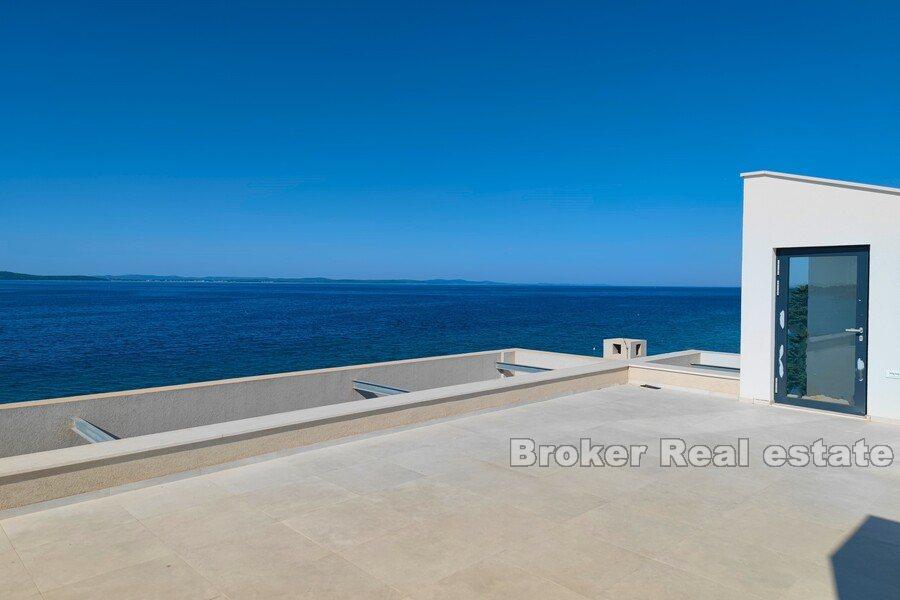 Villa au premier rang de la mer