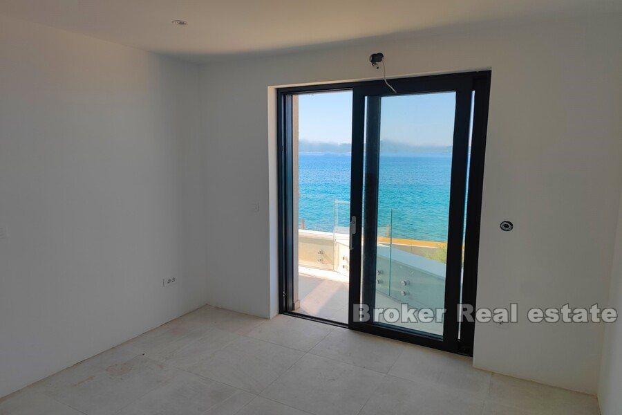 Villa au premier rang de la mer