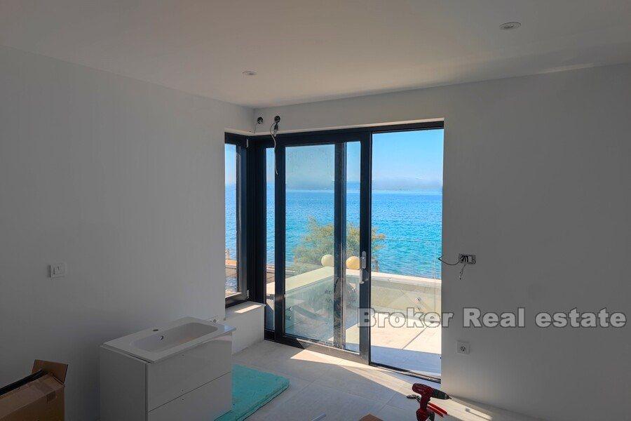 Villa au premier rang de la mer