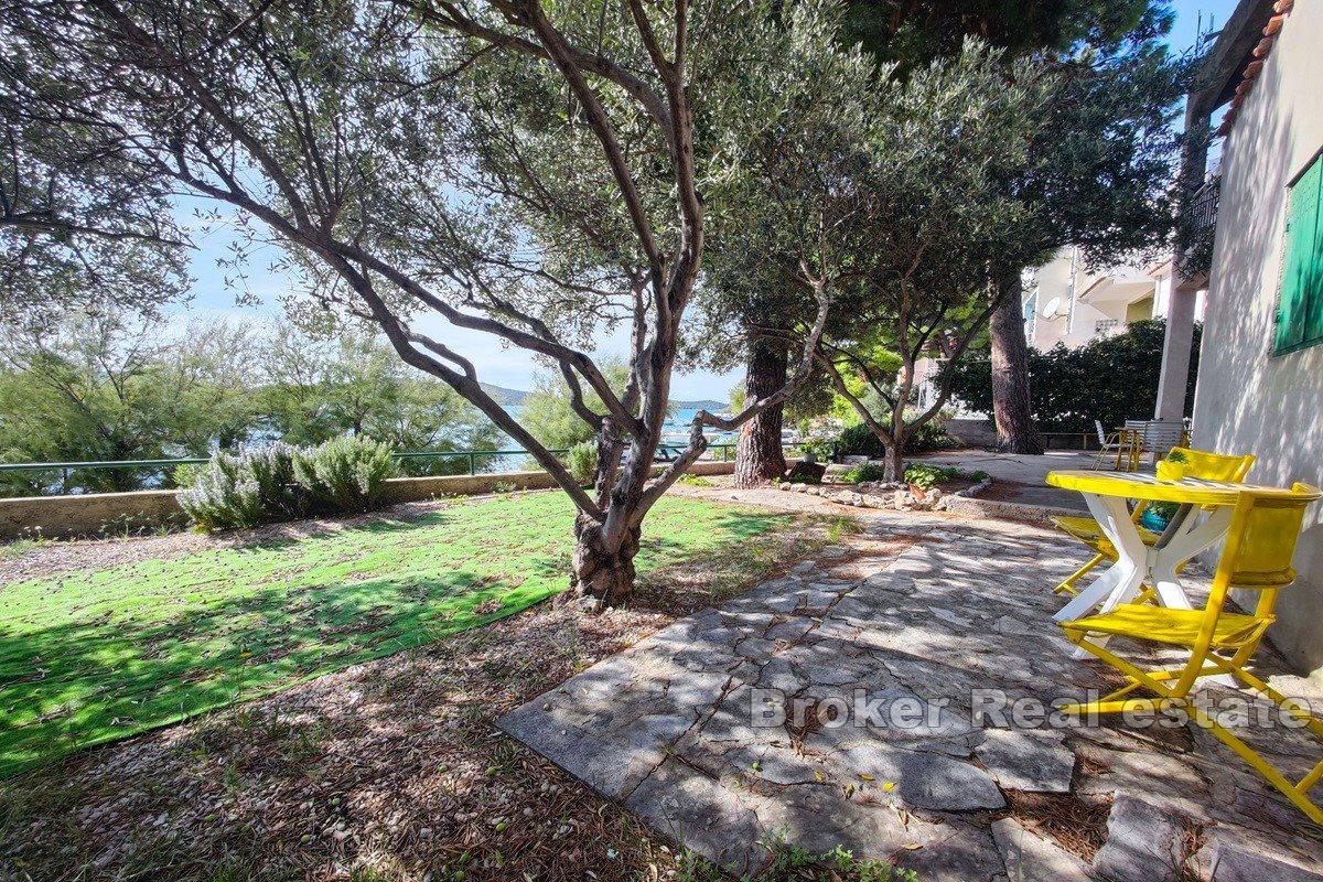 Maison au premier rang de la mer