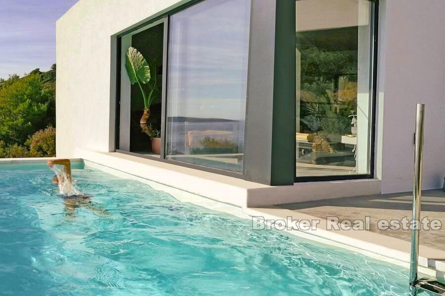 Modern villa med havsutsikt