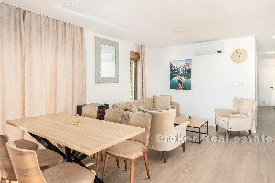 Modernes Apartment, erste Reihe zum Meer