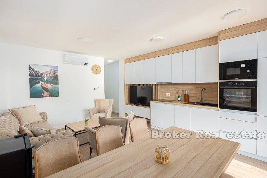 Modernes Apartment, erste Reihe zum Meer