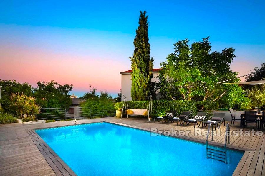 Modern villa med pool