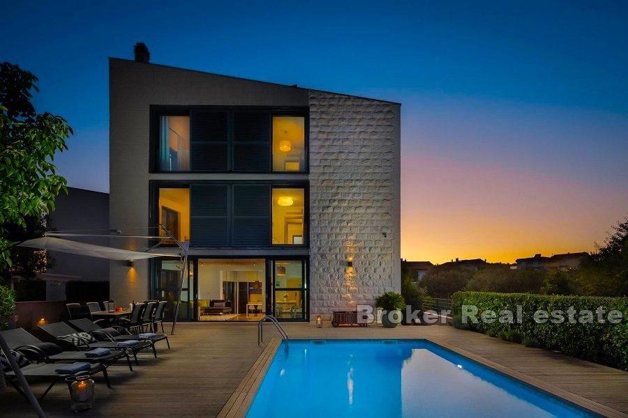 Modern villa med pool