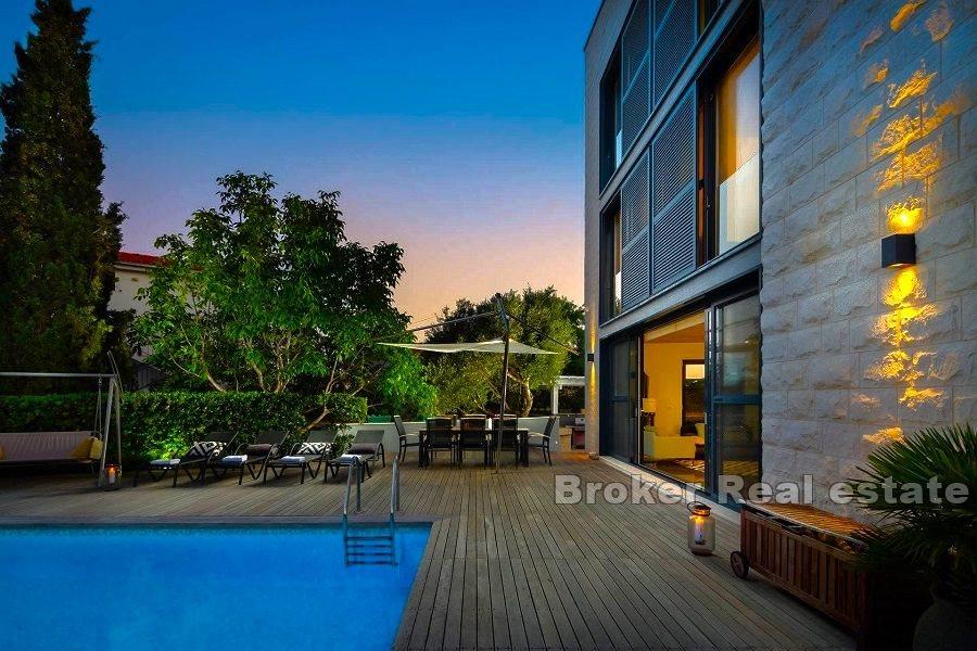 Modern villa med pool