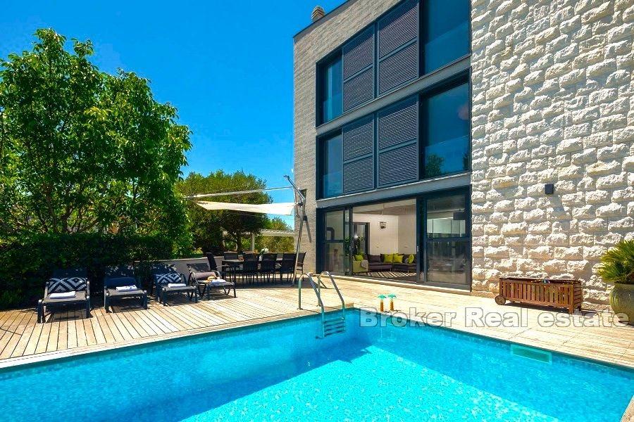 Modern villa med pool