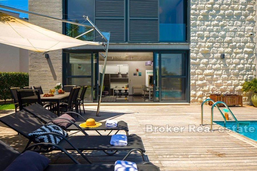 Modern villa med pool