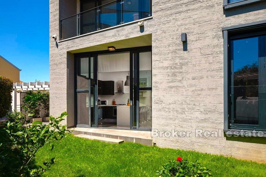 Modern villa med pool