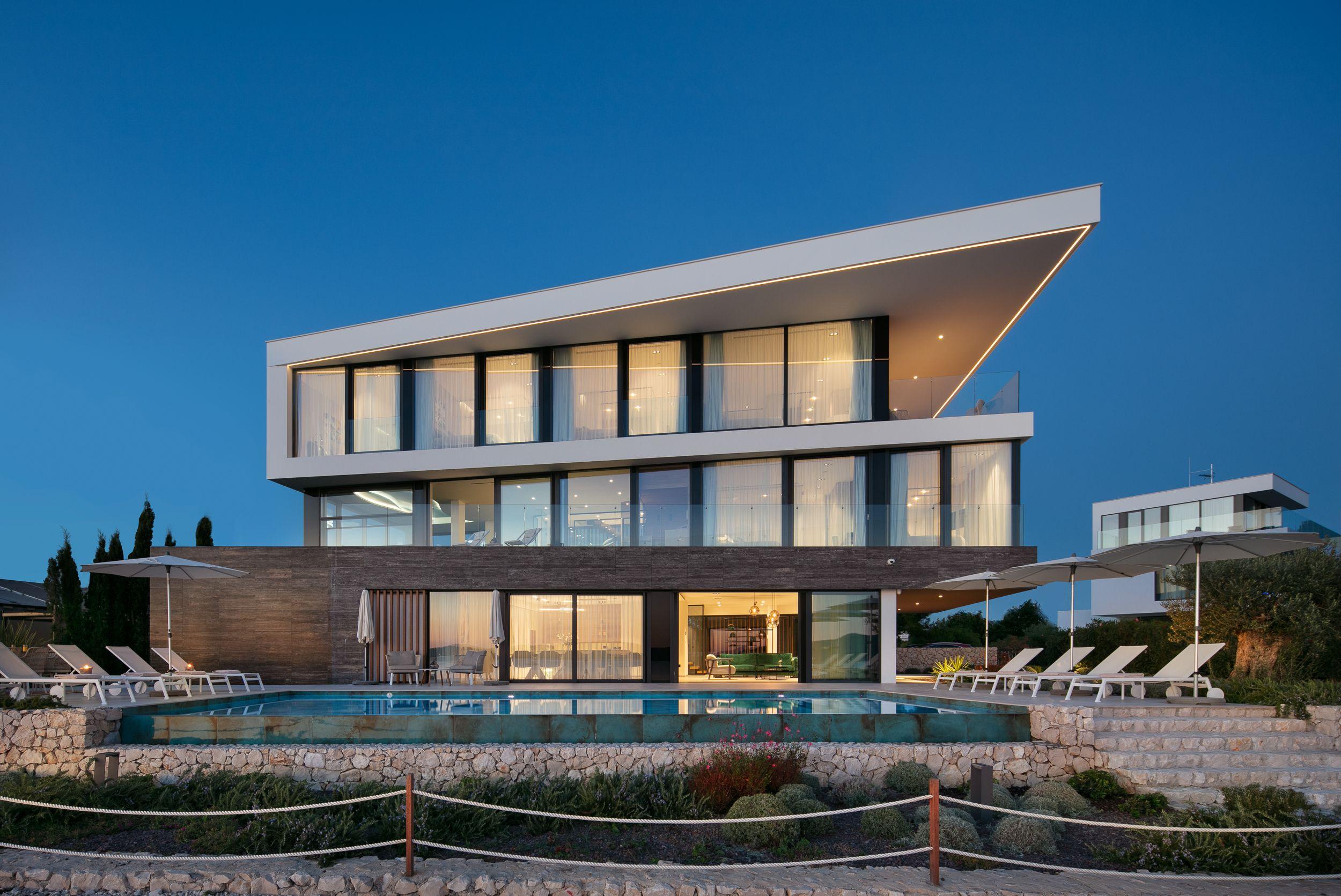 01-2021-362-near-zadar-luxury-villa-first-row-to-the-sea-for-sale