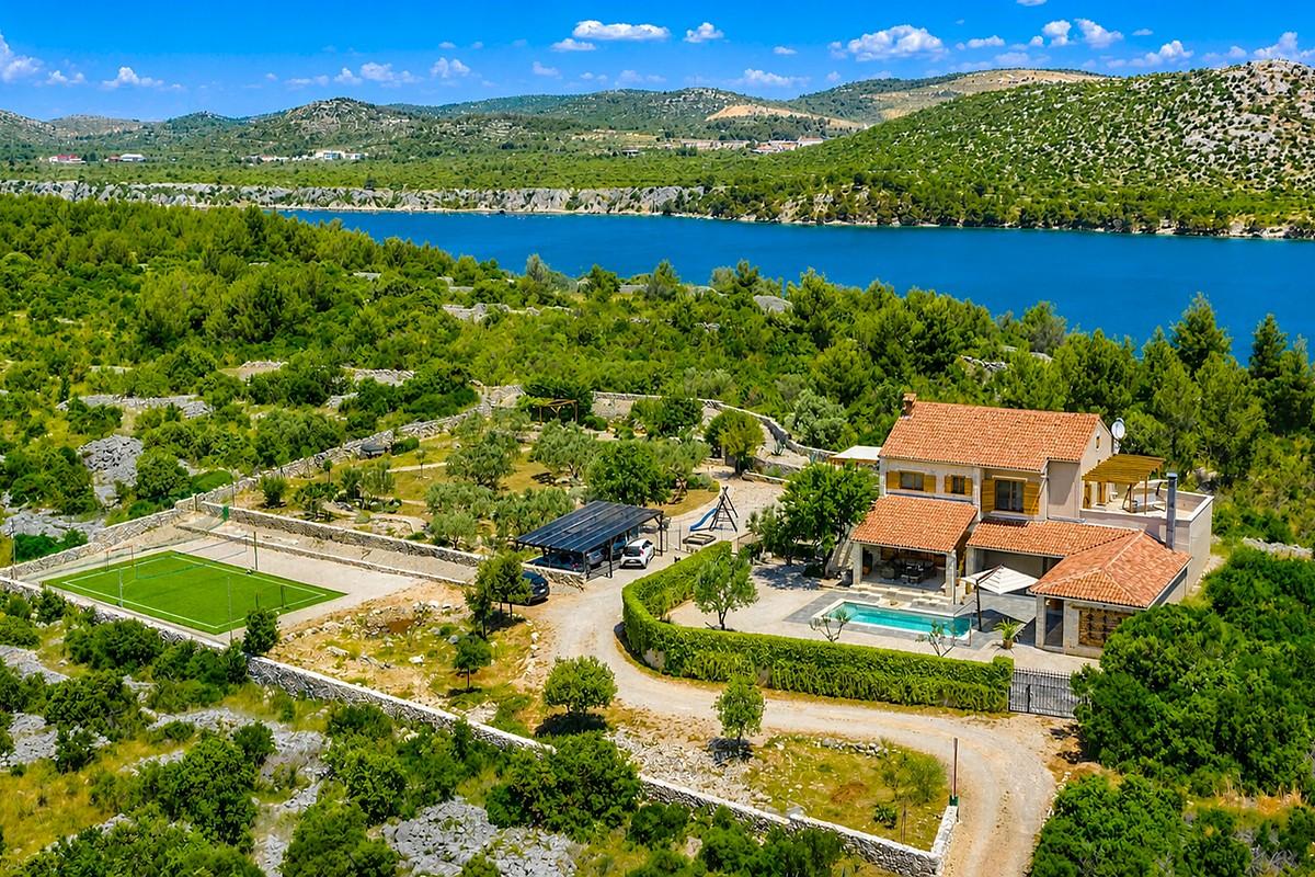 001-2021-364-sibenik-luxury-stone-villa-with-swimming-pool-for-sale